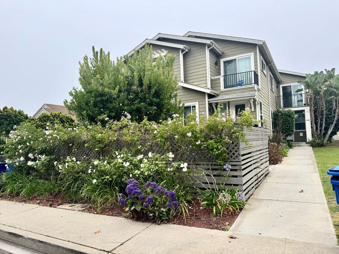 8343 DUNBARTON - SHORT TERM LEASES AVAILABLE , NEWER*4 BD*3BA*TOWNHOME*PRIVATE YARD*WASHER/DRYER* - 8343 DUNBARTON - SHORT TERM LEASES AVAILABLE , NEWER*4 BD*3BA*TOWNHOME*PRIVATE YARD*WASHER/DRYER*