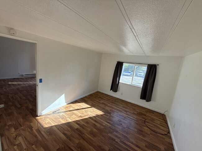 Foto del edificio - Spacious Mobile Home for Rent – NEW heatin...