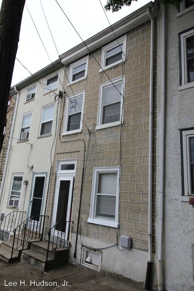 Building Photo - 3 br, 1 bath House - 164 Carson St