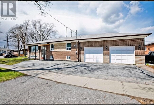 Photo du bâtiment - 31 Romulus Dr