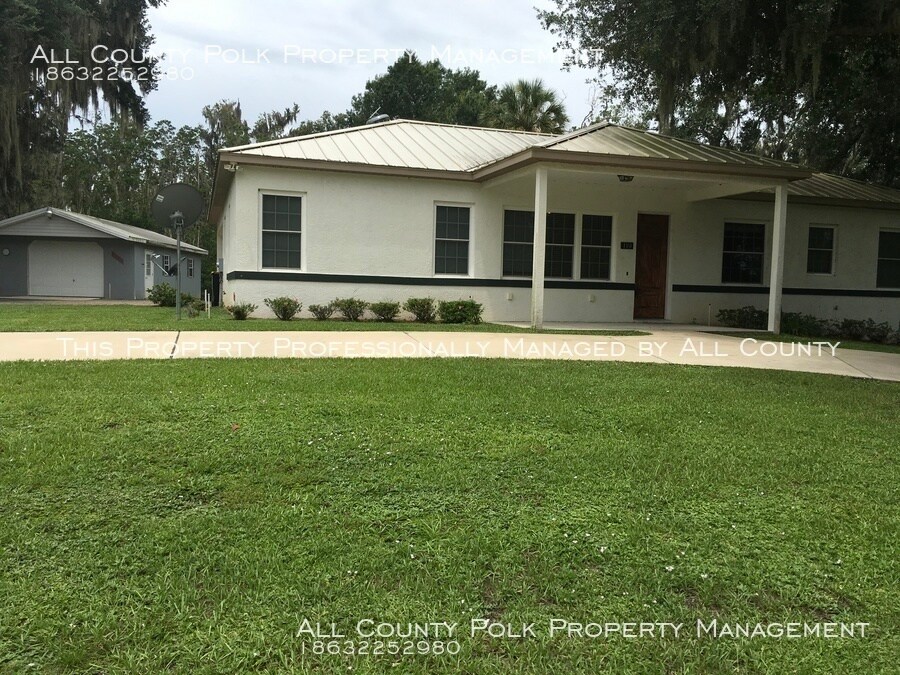 Primary Photo - Enjoy Country Living in the Gorgeous 3/2 H...