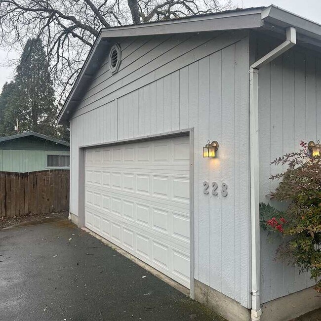 Foto del edificio - 228 SW Westholm Ave