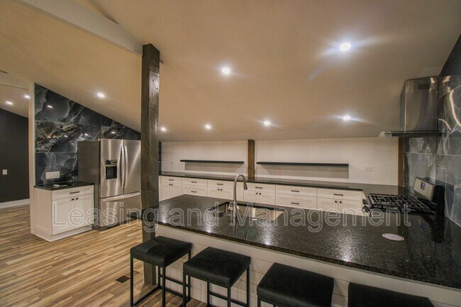 Foto del edificio - 3494 River Rd