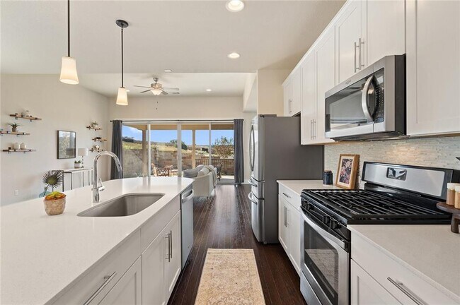 Foto del edificio - 5414 Traviston Dr