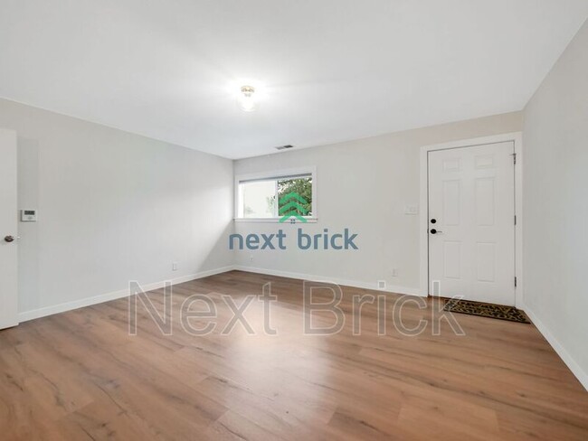 Building Photo - 3036 SW Roxbury St