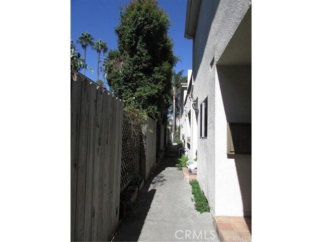 Building Photo - 828 5th St