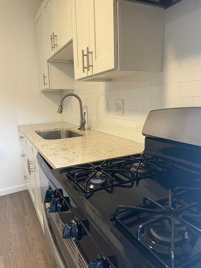 Building Photo - Duplex Building in Mt Washington