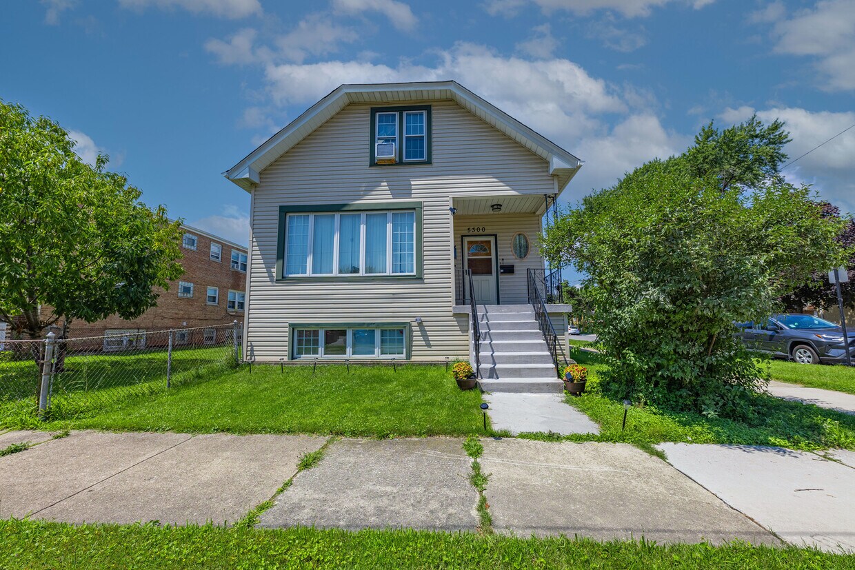 Primary Photo - 5300 S Kilbourn Ave