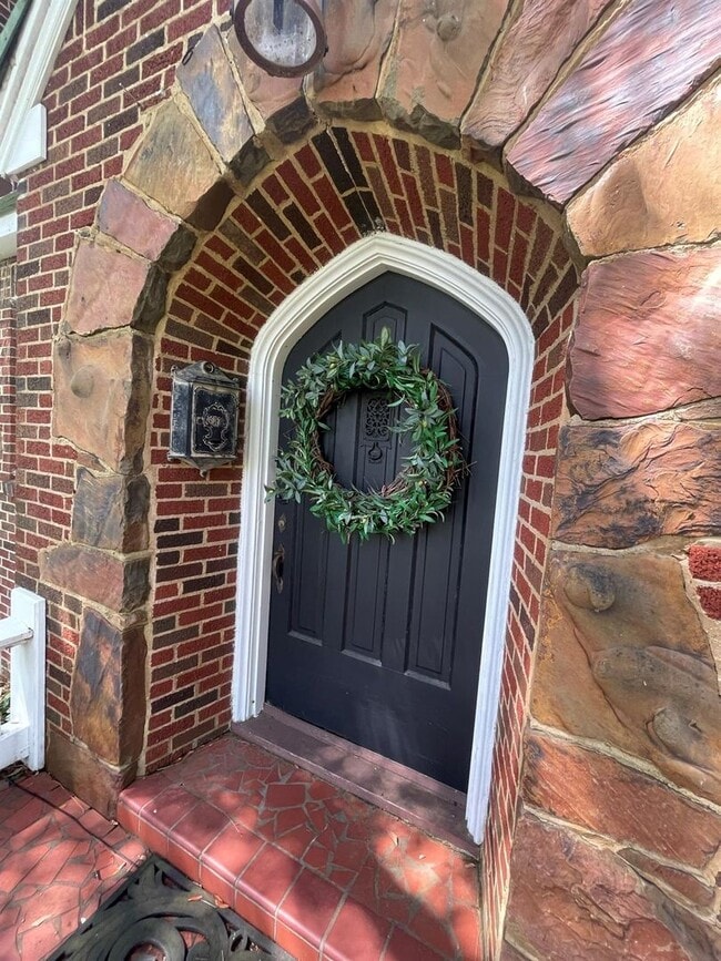 Building Photo - GORGEOUS 4/2.5 BROADMOOR HOME-ACROSS FROM DUCK POND PARK & LIBRARY