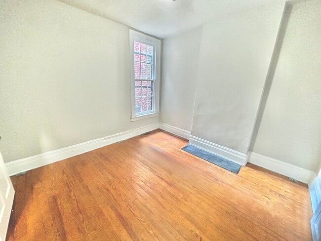 Foto del edificio - 2616 E Franklin St