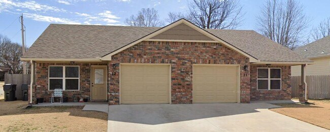 Building Photo - 11 S Kansas Ct