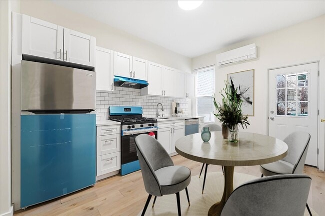 Building Photo - 202 Bowers St