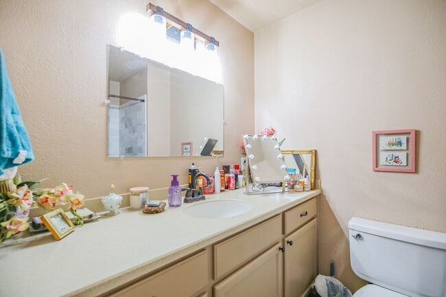 Building Photo - Three Bedroom Home with Plush Backyard