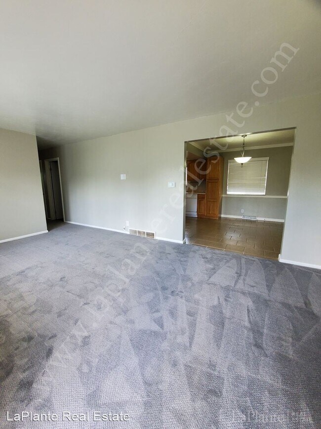 Building Photo - 3 br, 1.5 bath House - 1921 Northover Rd.