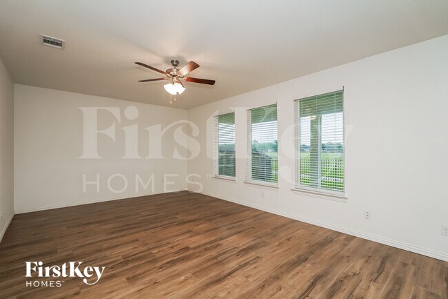 Foto del edificio - 7340 Parkside Pl Dr