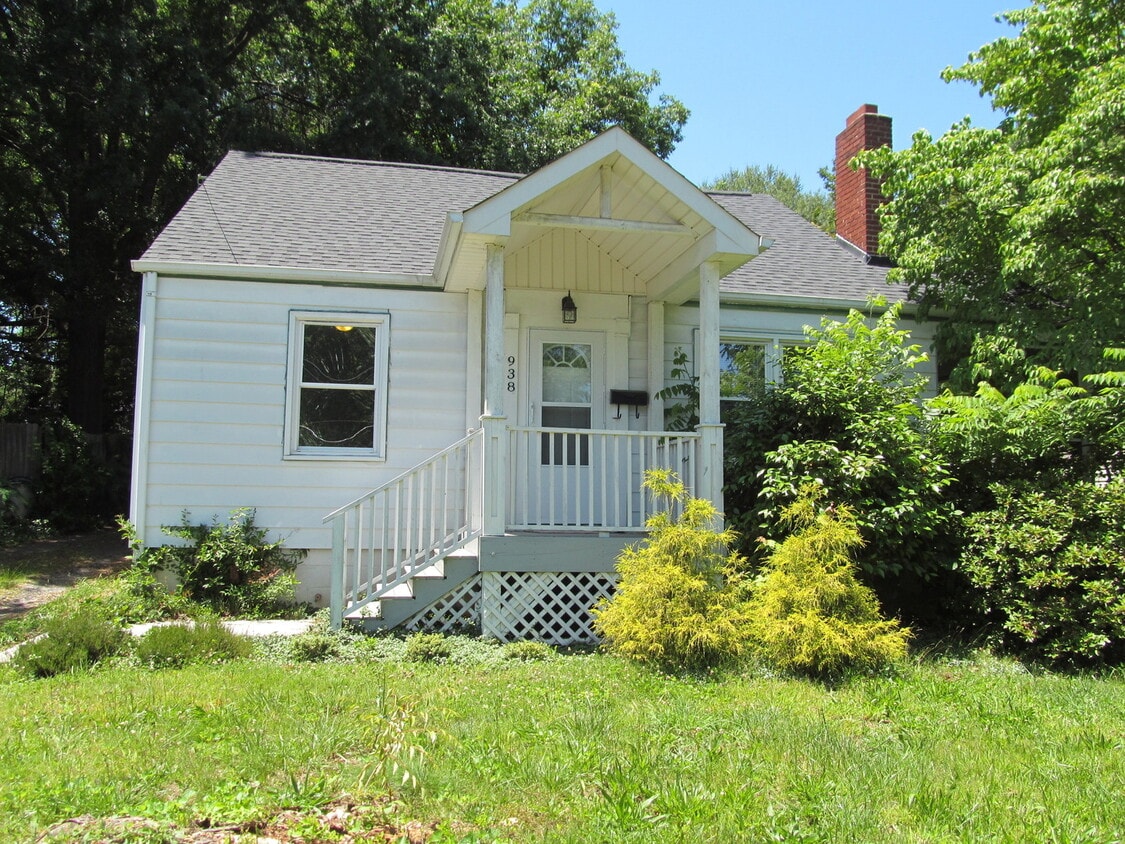 Primary Photo - Ardmore with Modern Kitchen!