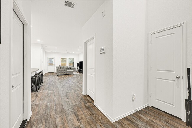 Building Photo - 31207 Heddington Ln