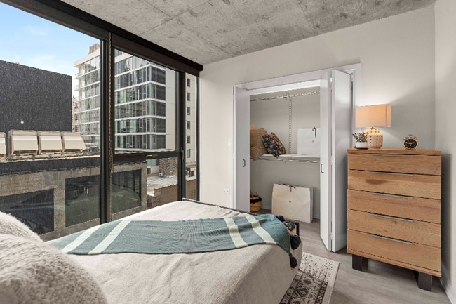 Building Photo - 165 W Huron St