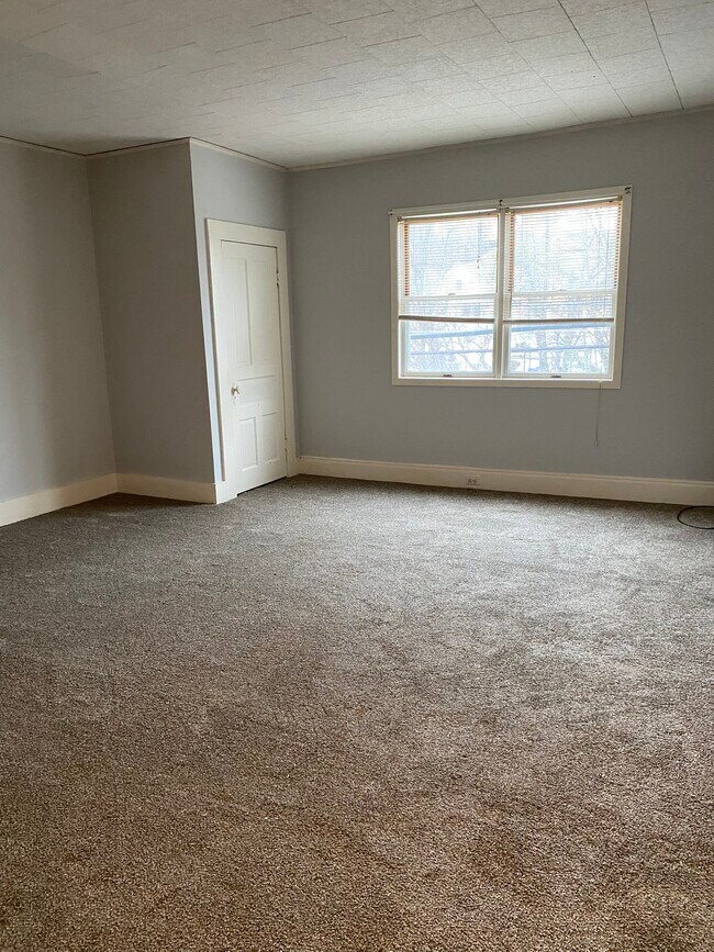 Sala de estar - 498 N Main St