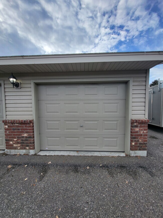 Building Photo - 184 Stockham Blvd