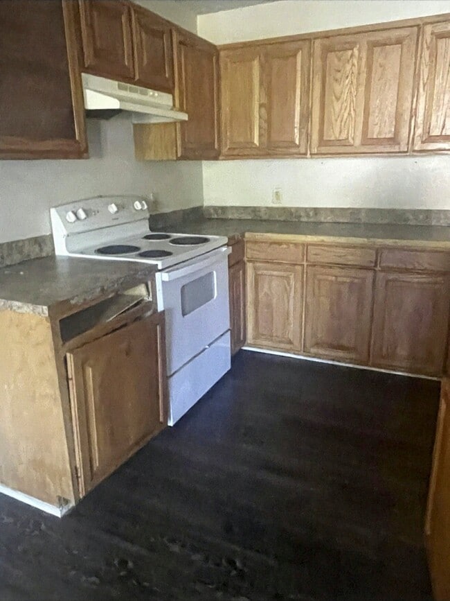 Building Photo - 116 Willow Brook Dr