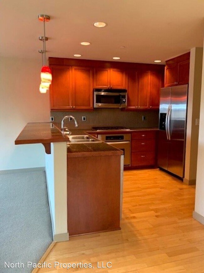 Building Photo - 2 br, 1.5 bath House - 321 E Thomas St. #401