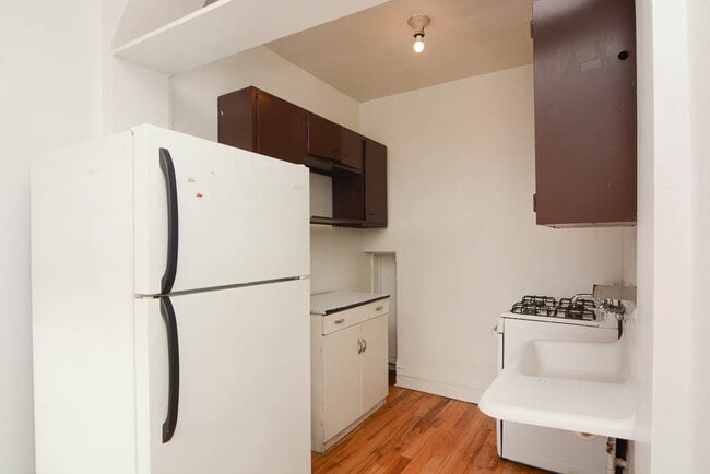Building Photo - 4856 N Damen Ave