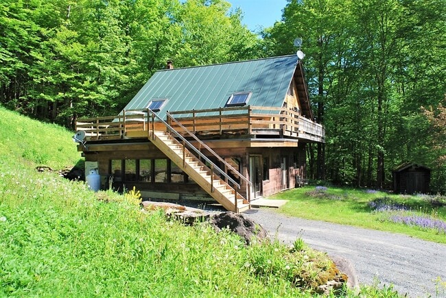 Building Photo - 1568 Camels Hump Rd