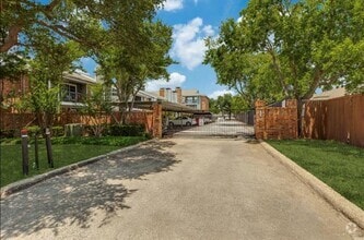 Building Photo - 18333 Roehampton Dr