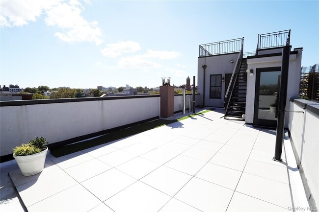 Foto del edificio - 333 Tompkins Ave