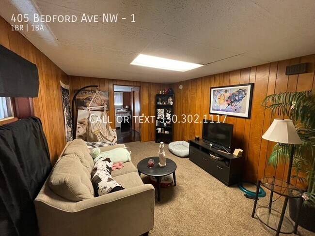 Foto del edificio - One bedroom one bathroom second level apar...