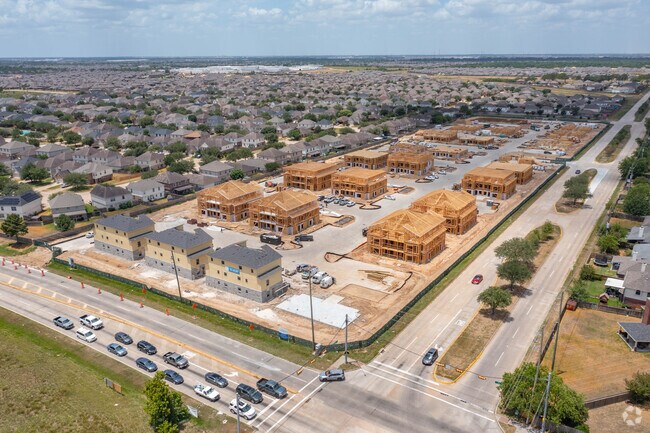 Building Photo - Esperanza at Keith Harrow