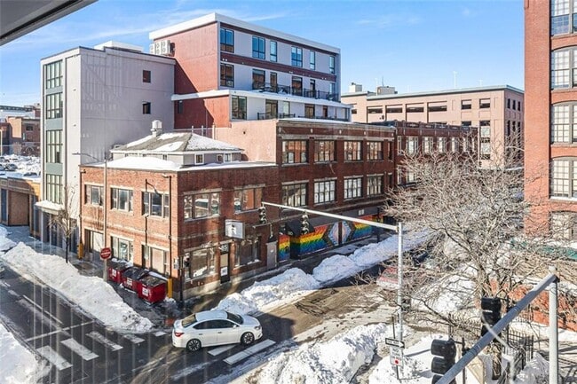 Building Photo - 71 Richmond St