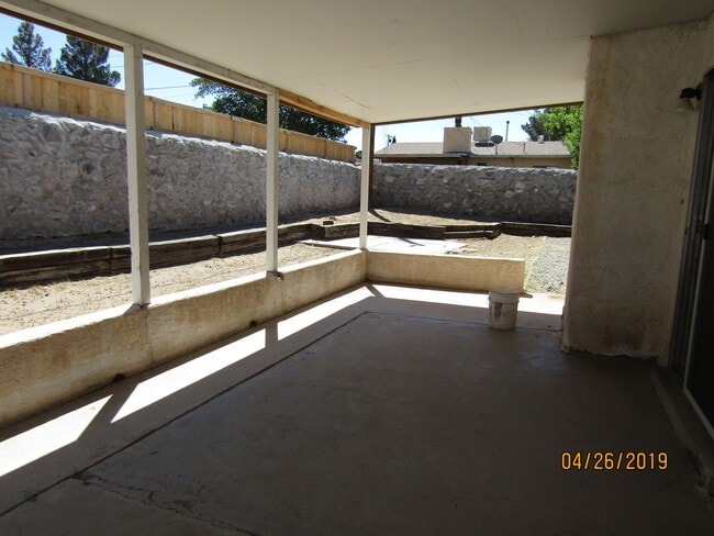 Building Photo - 3 Bedroom, 2 Bath, 2 Car Garage Home