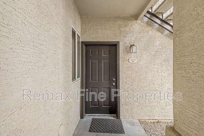 Building Photo - 2929 W Yorkshire Dr
