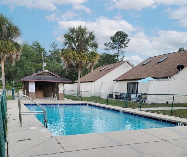 Building Photo - 329 Marion Oaks Dr