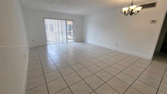 Foto del edificio - 4848 NW 24th Ct