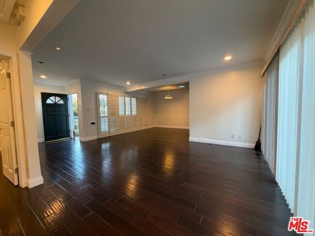 Building Photo - 1386 La Loma Rd