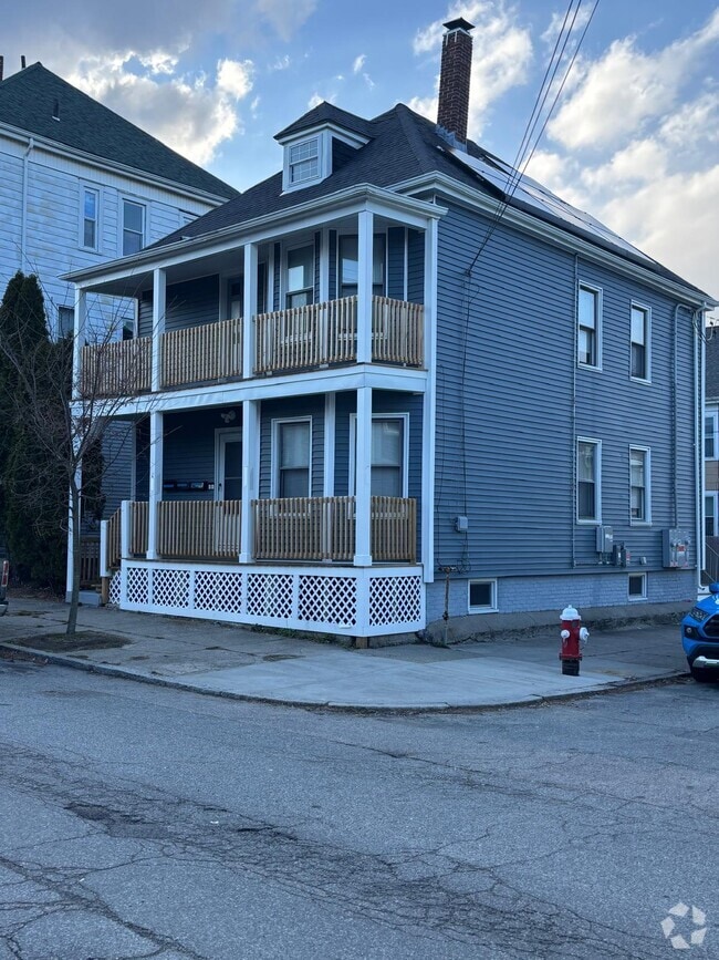 Building Photo - 131 David St