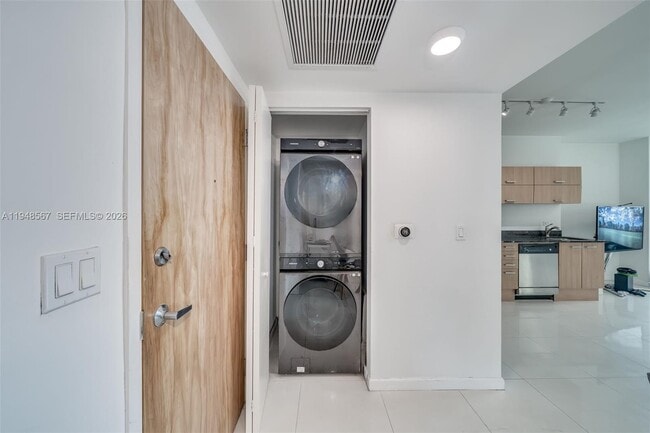 Foto del edificio - 350 S Miami Ave