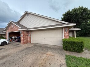 Building Photo - 1807 Wilder Ln