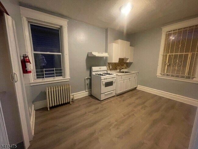 Foto del edificio - 43 Mapes Ave