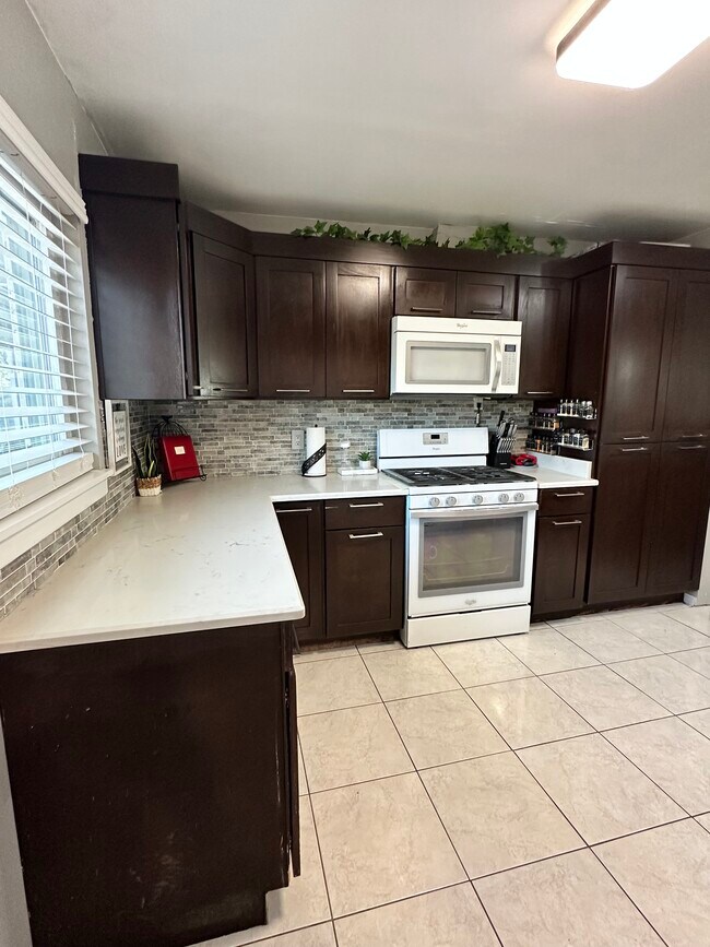 Foto del edificio - 1220 Oakdale St