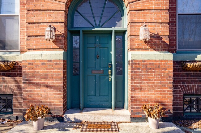 Building Photo - 900-916 E Moyamensing Ave