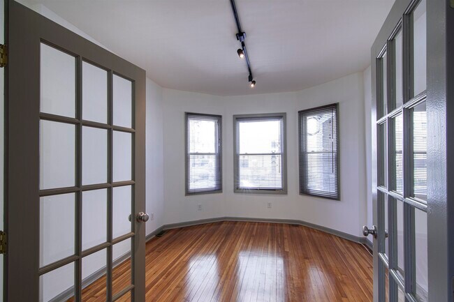 Building Photo - 129 Clifton Pl