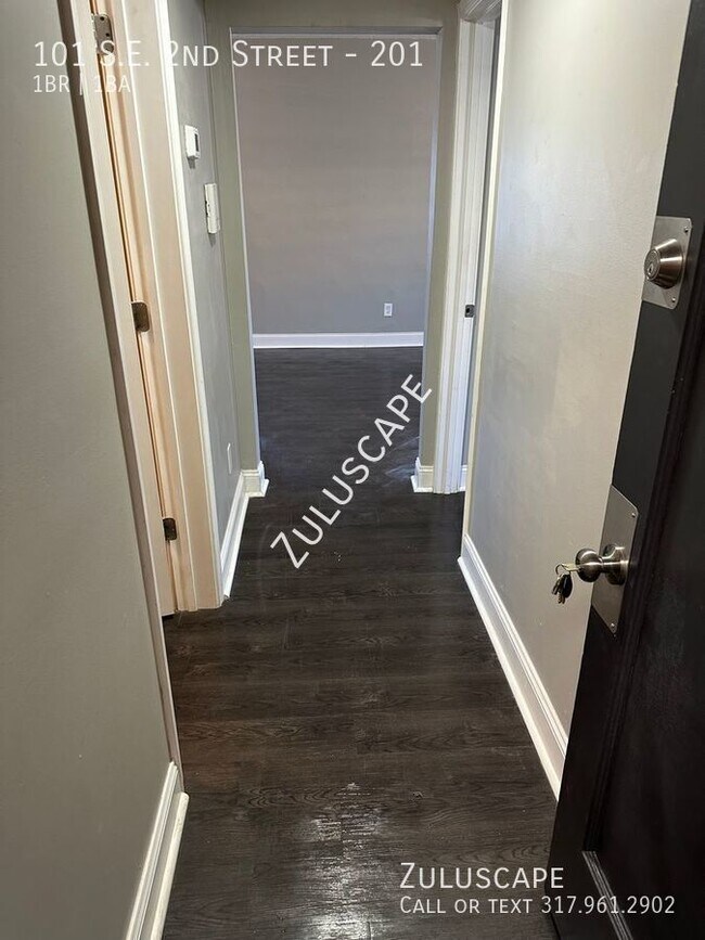 Foto del edificio - $99 First Month Rent.... Remodeled Studios...