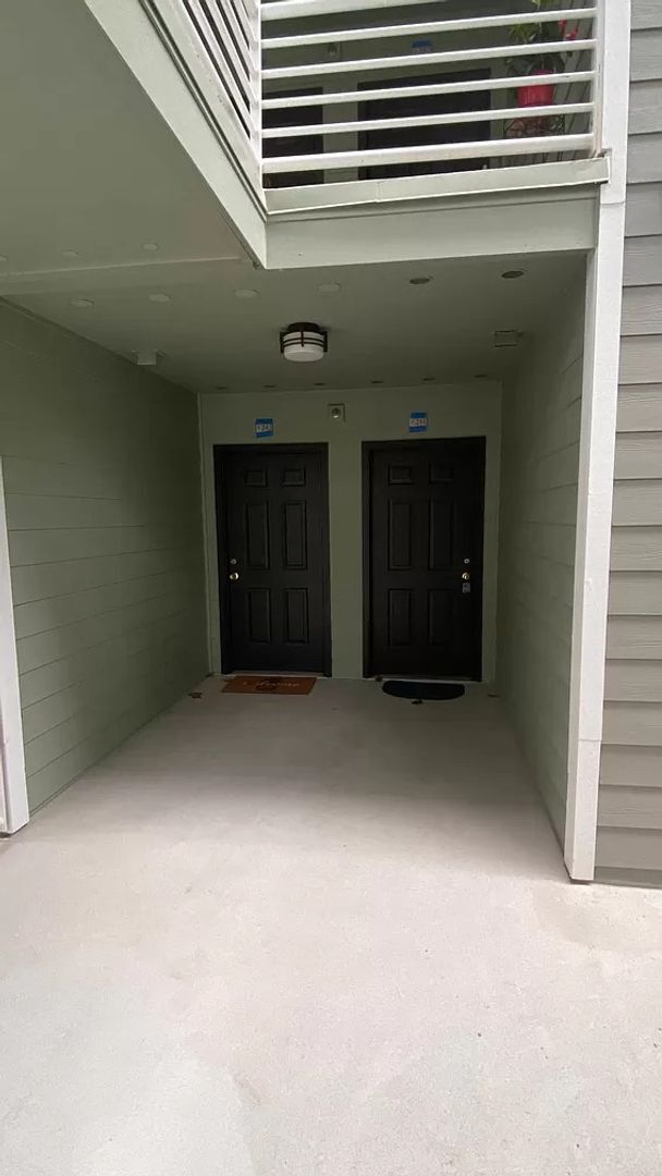 Building Photo - 241 N Hayden Bay Drive ~ Resort-Style Livi...