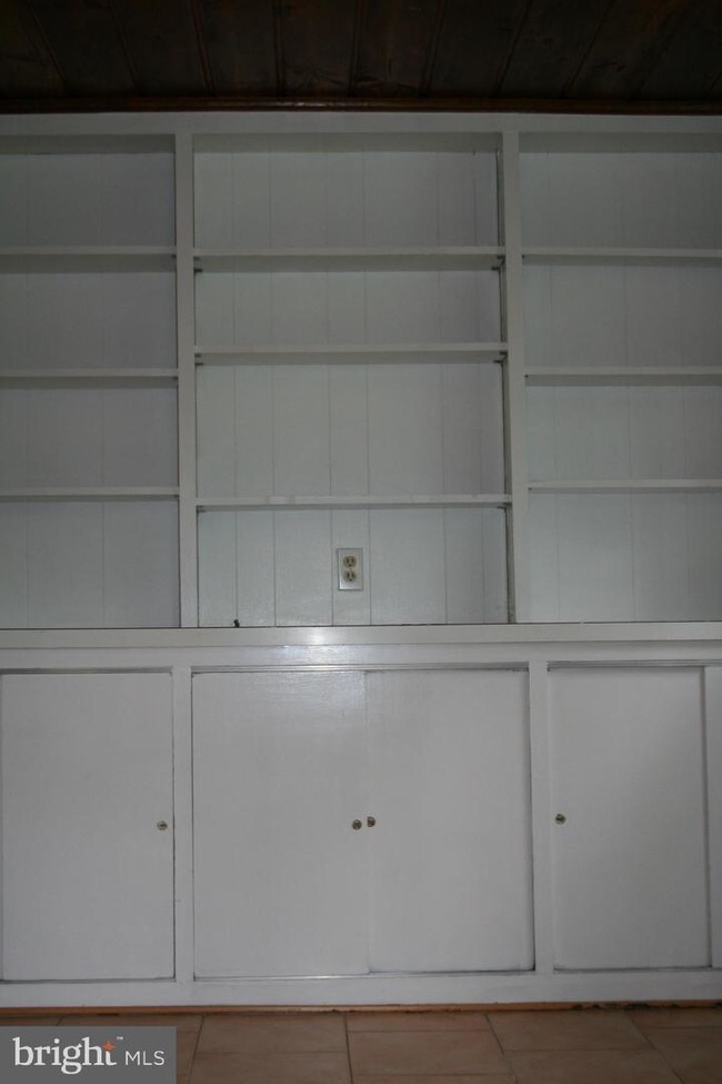 Building Photo - 10000 McKenney Ave