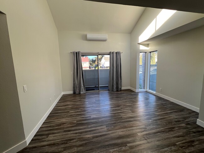 Living Room - 8034 Linda Vista Rd