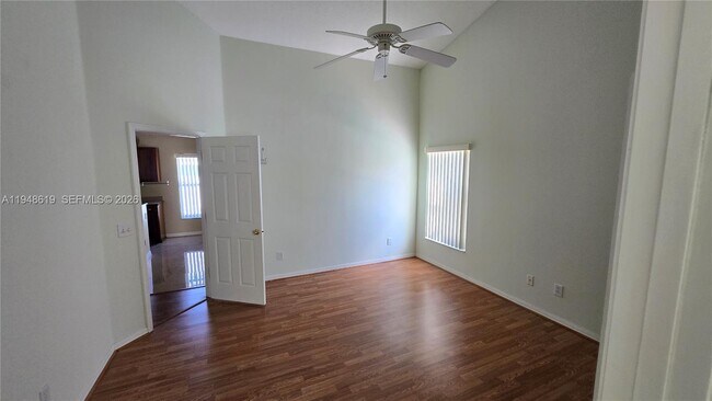 Foto del edificio - 180 Laurel Ridge Pass